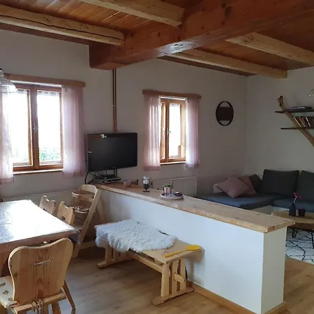 Hébergement de vacances Haus In Kovarov Mit Terrasse, Grill Und Garten *